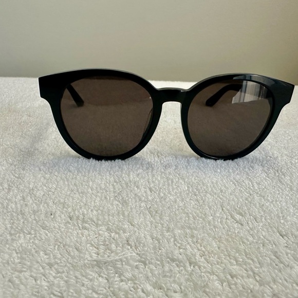Chic Black Sunglasses